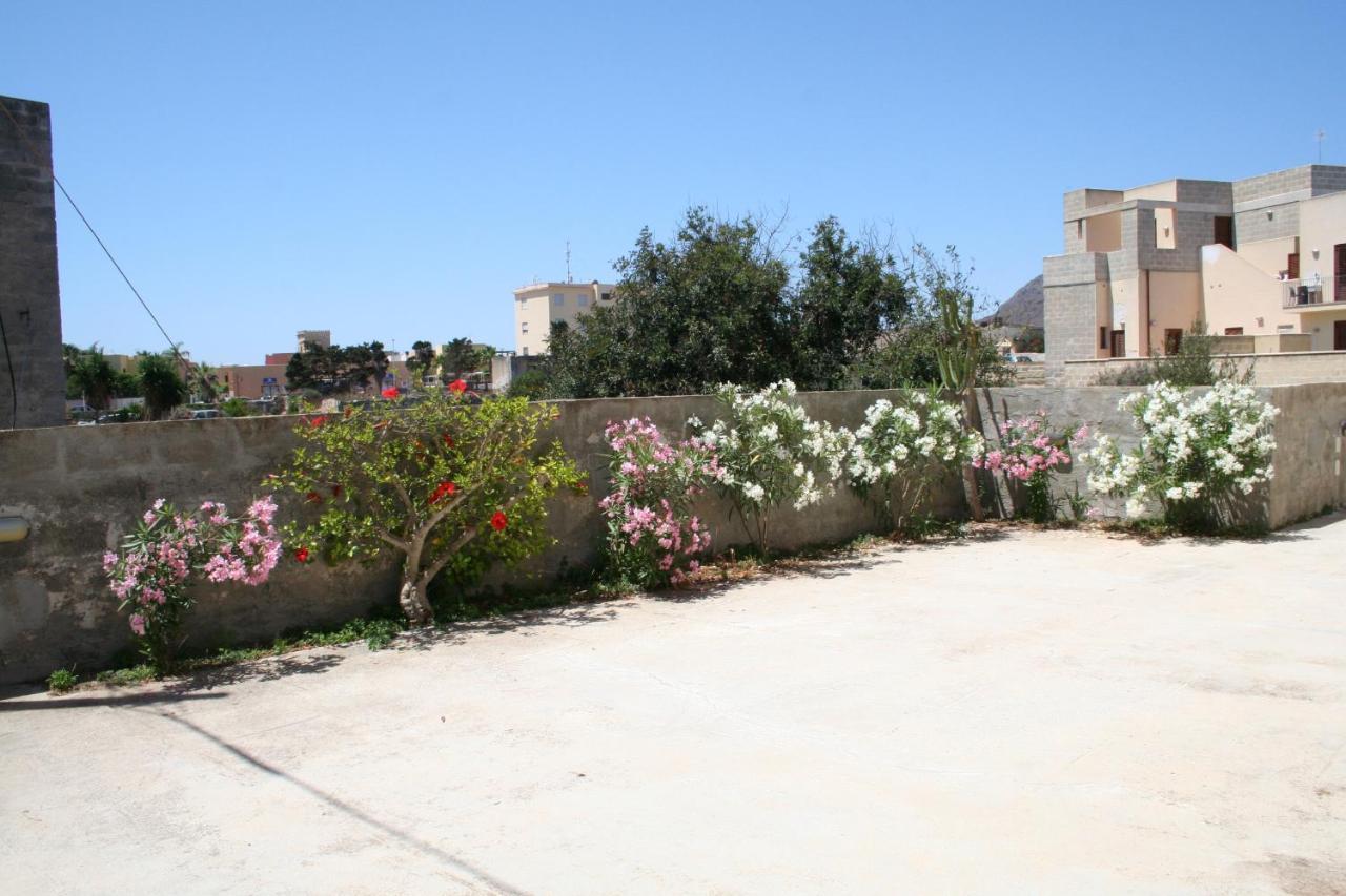 Appartamento Casa Libeccio e Casa Blu Marino Favignana Esterno foto